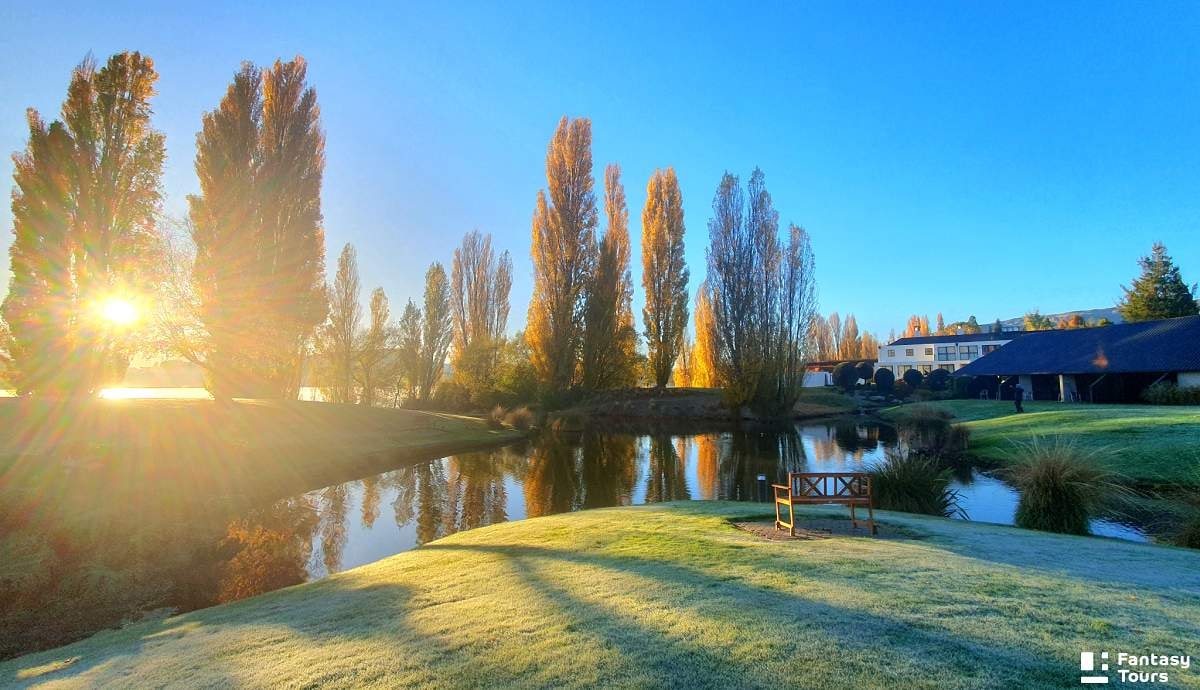 瓦那卡Wanaka金葉倒影的湖畔仙境