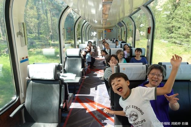 創意瑞士海蒂村伯尼納冰河黃金列車薩斯菲土撥鼠天空步道安希湖三大名峰12天